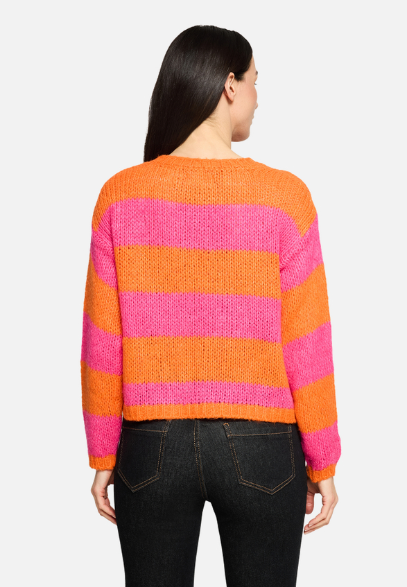 Strickpullover mit Rundhalsausschnitt / Modellfoto Rückseite