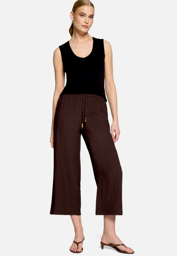Basic-Top mit V-Ausschnitt  / Modellfoto Vorderseite (Outfit)