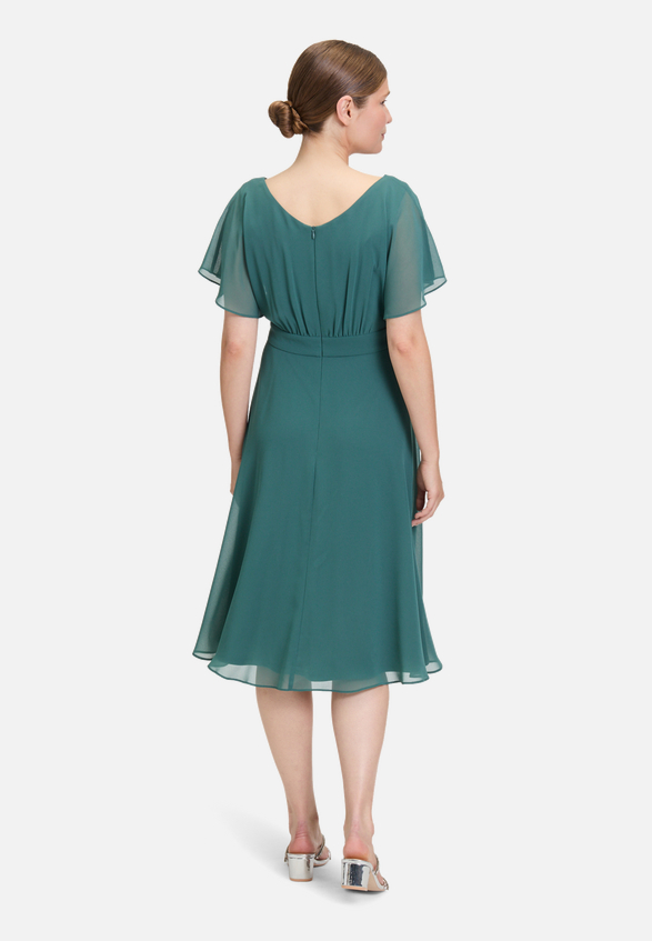 Cocktailkleid kurzarm / Modellfoto Rückseite