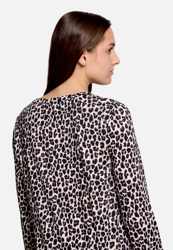Leo-Bluse  mit V-Ausschnitt  / Detailbild