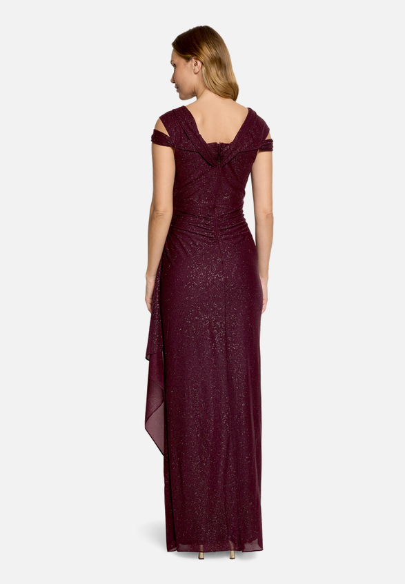 Abendkleid im Glitzer-Look / Modellfoto Rückseite