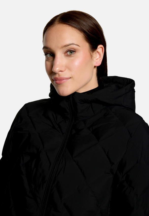 Leichte Steppjacke  mit Kapuze  / Detailbild