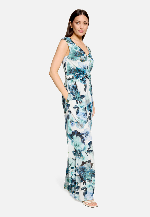 Jumpsuit mit Raffung / Modellfoto Vorderseite (Outfit)