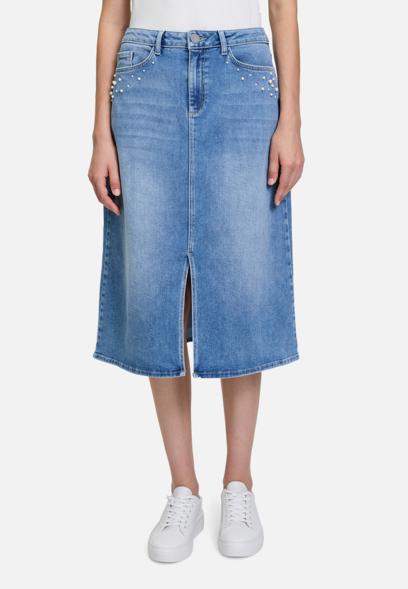 Jeansrock mit Waschung / Modellfoto Vorderseite