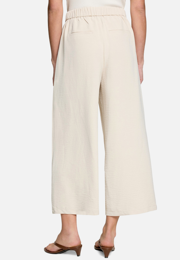 Stoffhose  7/8 Länge mit Schnalle / Modellfoto Rückseite