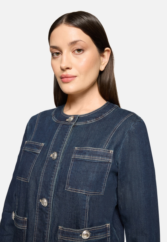 Jeansjacke mit Knöpfen / Detailbild
