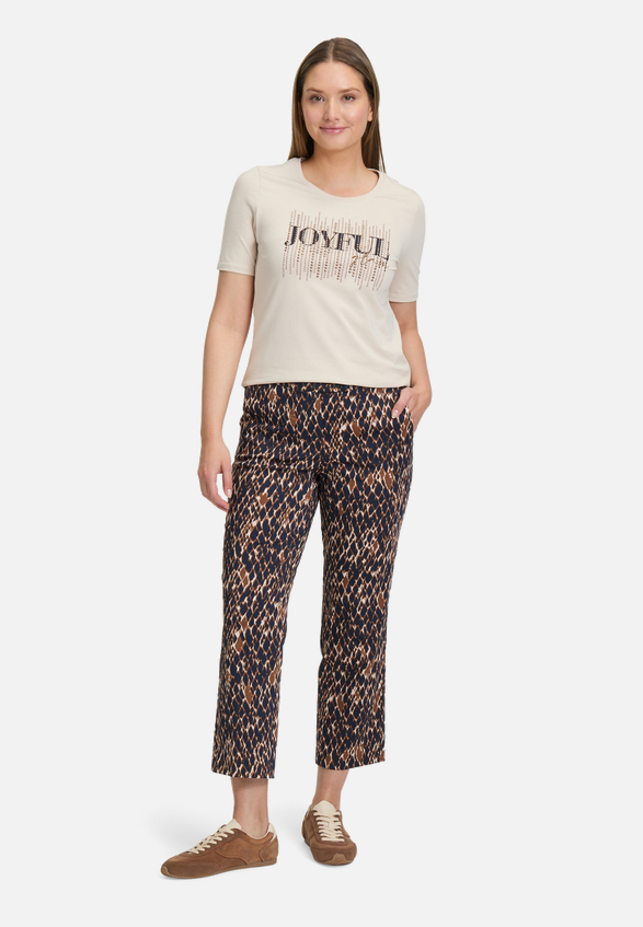 Basic Shirt mit Placement / Modellfoto Vorderseite (Outfit)