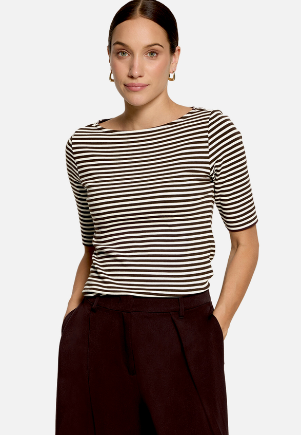 Ringelshirt  mit U-Boot Ausschnitt  / Modellfoto Vorderseite