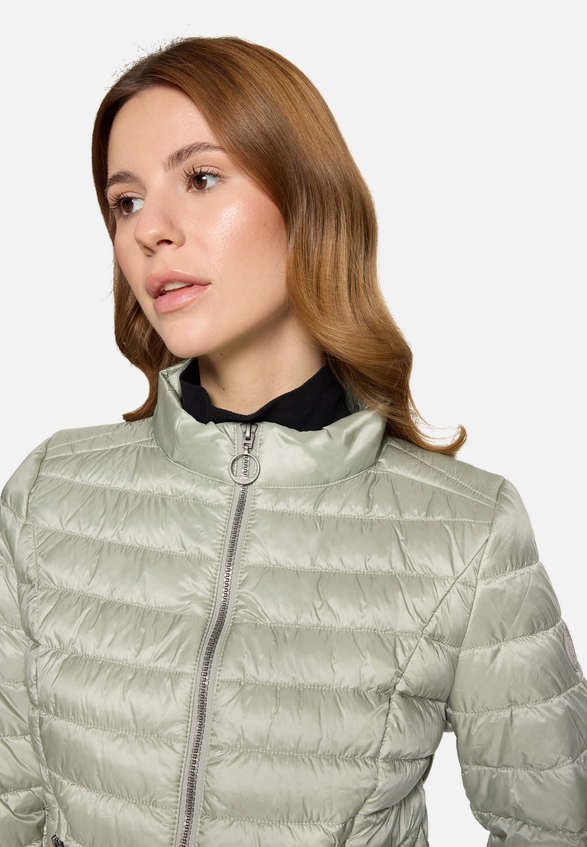 Steppjacke mit Stehkragen / Detailbild