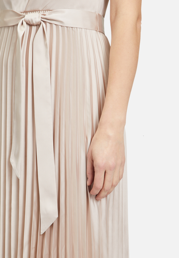 Chiffonkleid mit Plissee / Detailbild