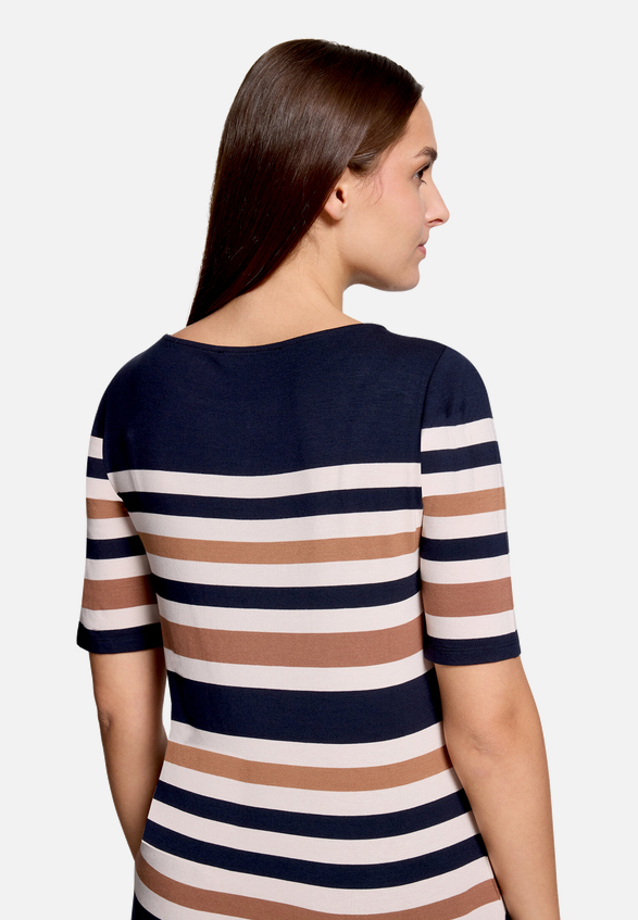 Gestreiftes T-Shirt  mit U-Boot Ausschnitt  / Detailbild