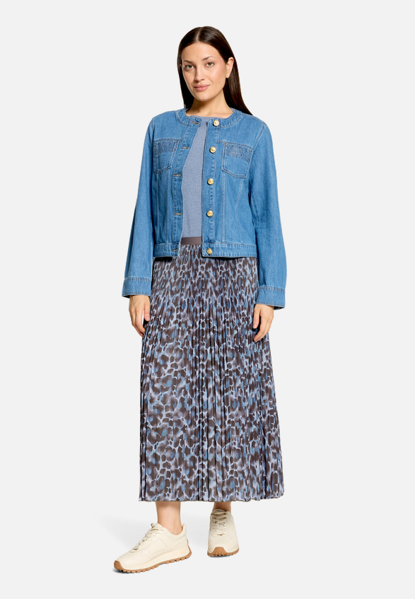 Plisseerock Midi mit Animalprint  / Modellfoto Vorderseite (Outfit)