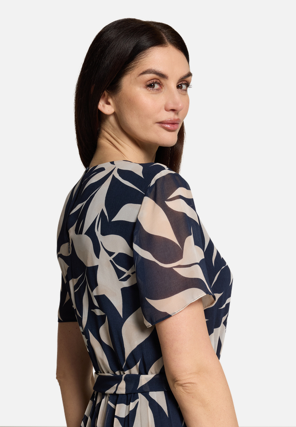 Jumpsuit mit Plissee / Detailbild