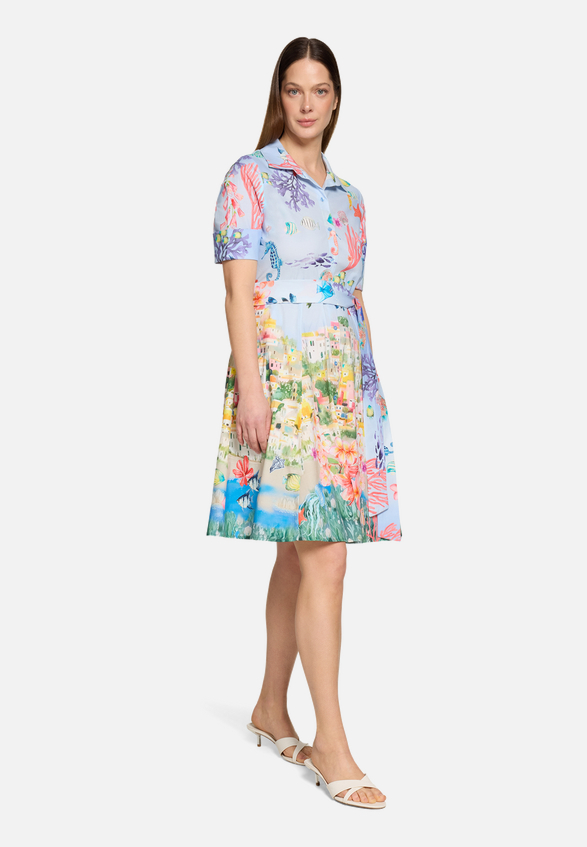 Hemdblusenkleid mit Knopfleiste / Modellfoto Vorderseite (Outfit)