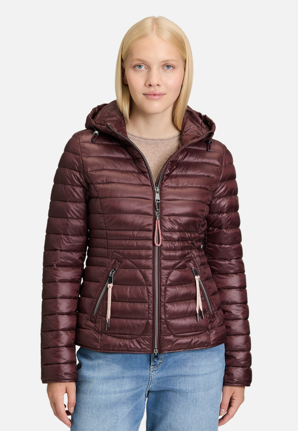 Steppjacke mit Reißverschlusstaschen / Modellfoto Vorderseite