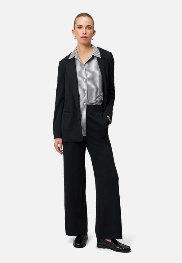 Longblazer offener Style / Modellfoto Vorderseite (Outfit)