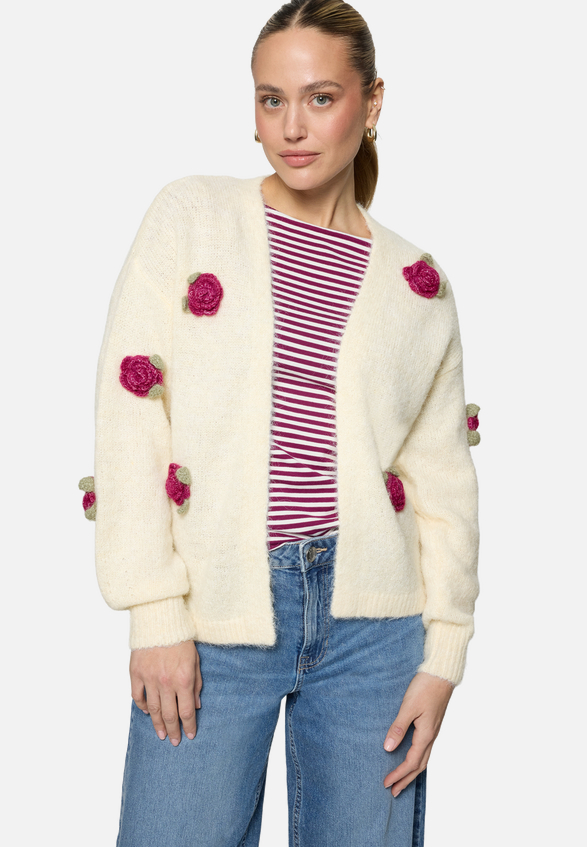 Strickjacke mit bunten 3D Blumen  / Modellfoto Vorderseite