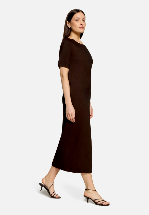 Midikleid mit Raffung / Modellfoto Vorderseite (Outfit)