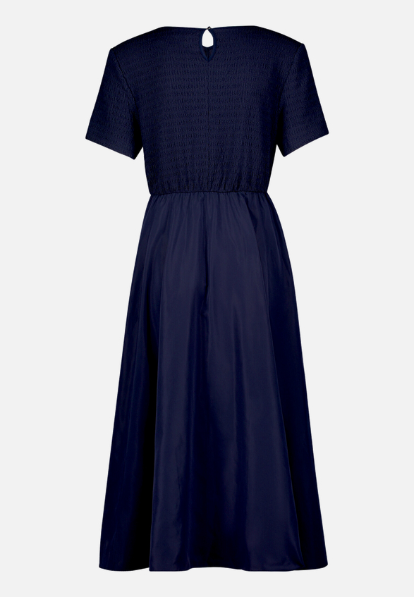 Midikleid mit Eingrifftaschen / Rückseite