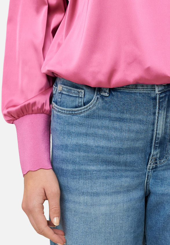 Satinbluse mit Strickbündchen / Detailbild