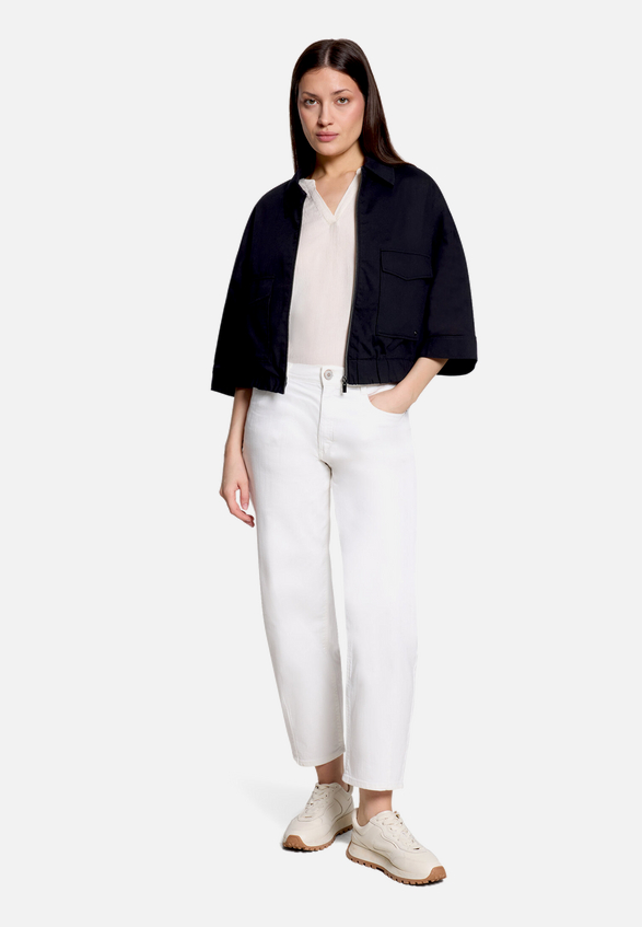 Casual-Jacke mit Kragen / Modellfoto Vorderseite (Outfit)