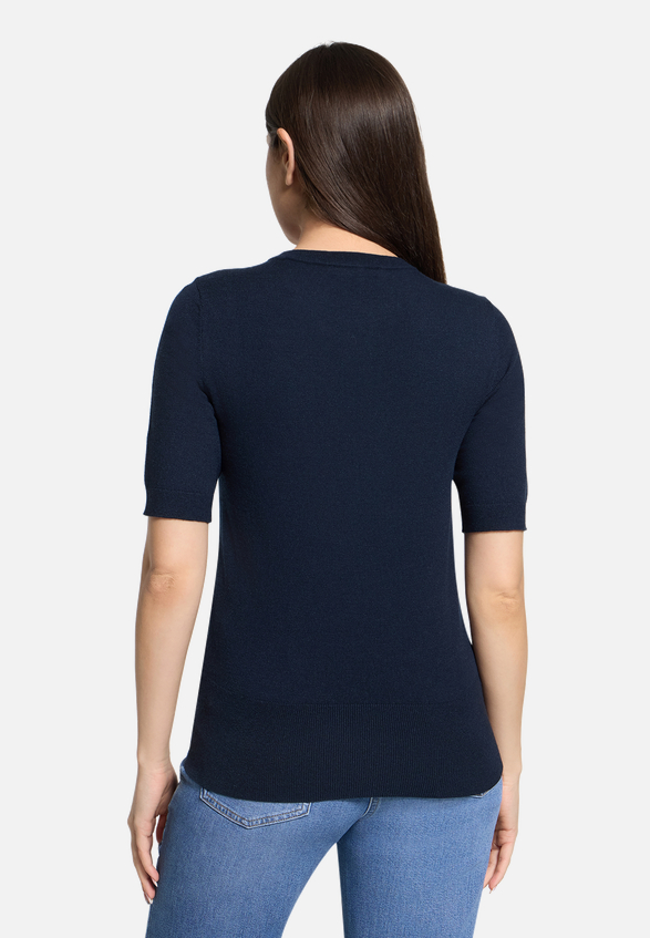 Basic-Pullover kurzarm / Modellfoto Rückseite