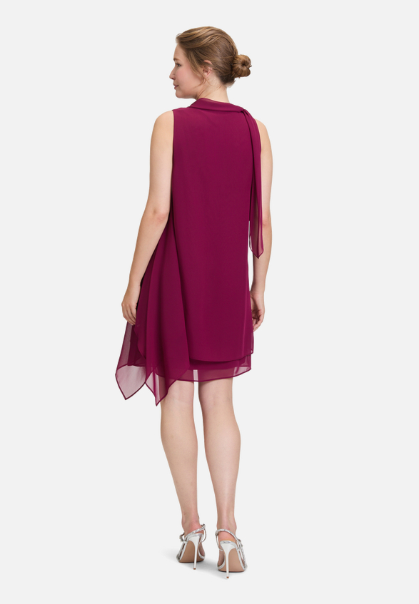 Cocktailkleid ohne Arm / Modellfoto Rückseite