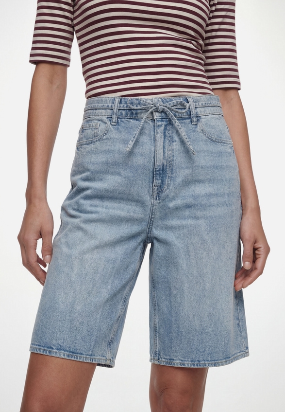 Jeans-Shorts mit Bindedetail  / Detailbild