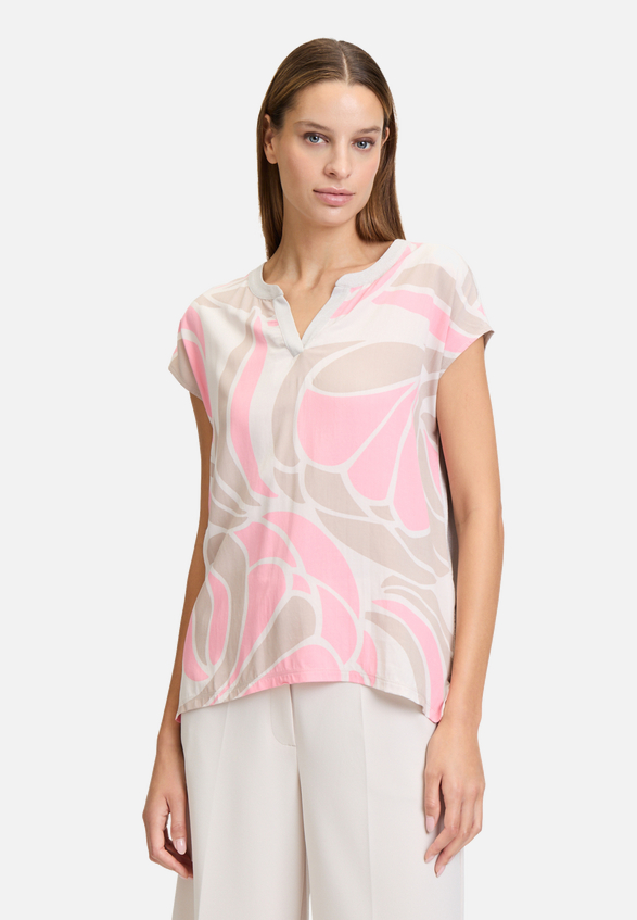 Casual-Shirt mit Ringel / Modellfoto Vorderseite