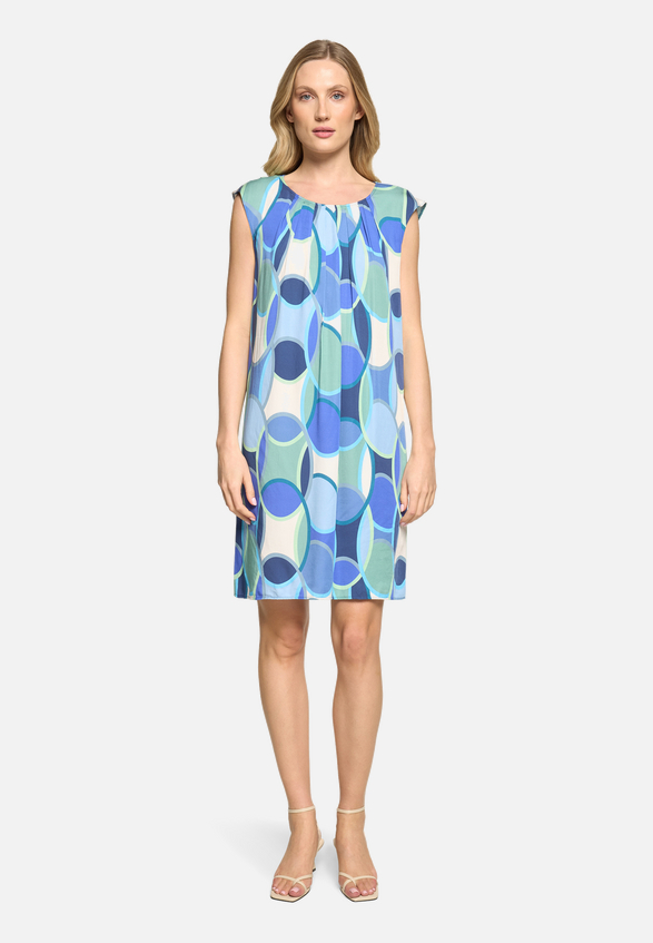 Freizeitkleid mit Rundhalsausschnitt / Modellfoto Vorderseite