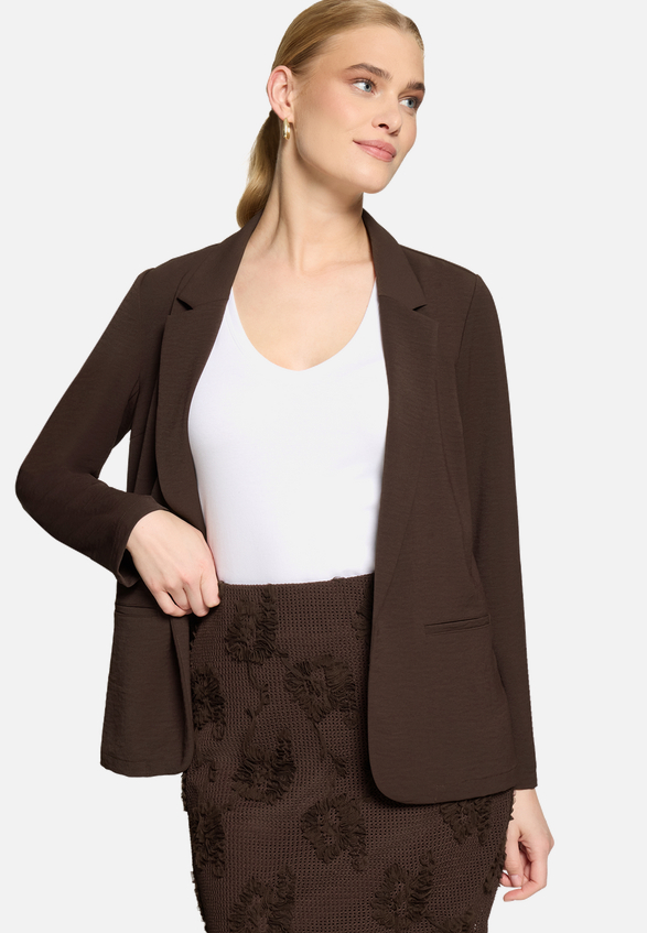 Longblazer   mit Paspeltaschen / Modellfoto Vorderseite