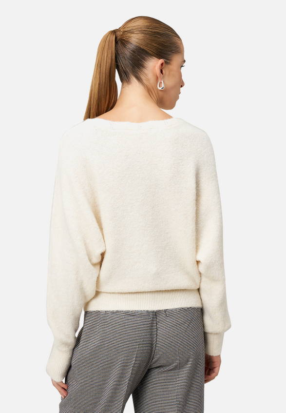Strickpullover mit U-Boot Ausschnitt / Modellfoto Rückseite