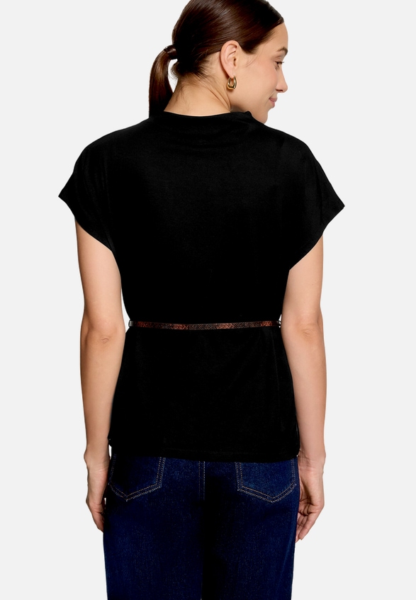 T-Shirt  mit Gürtel  / Modellfoto Rückseite