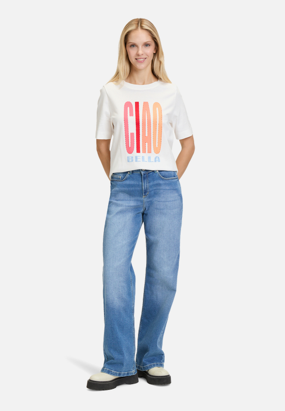 Printshirt mit Rundhalsausschnitt / Modellfoto Vorderseite (Outfit)