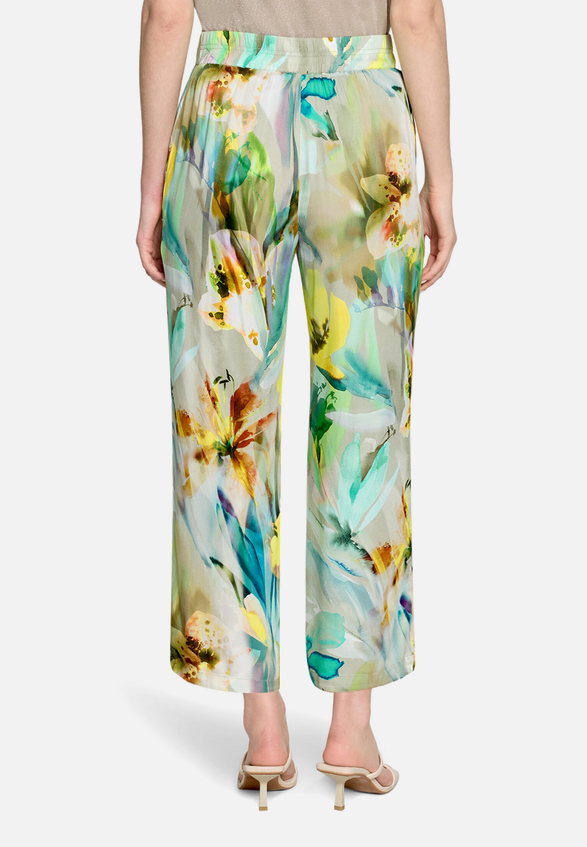Marlene-Hose mit elastischem Bund / Modellfoto Rückseite