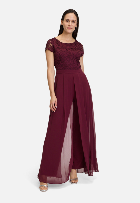 Jumpsuit kurzarm / Modellfoto Vorderseite (Outfit)