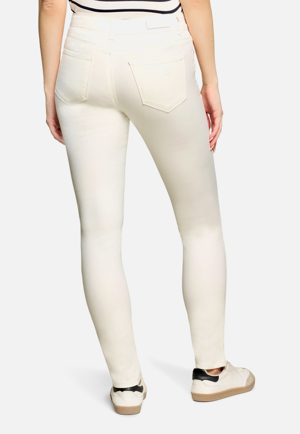 Slim Fit Jeans  mit Stretch Anteil Style Sunny  / Modellfoto Rückseite