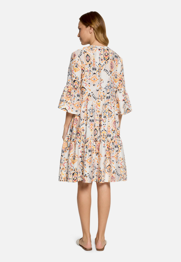 Stufenkleid mit Print / Modellfoto Rückseite