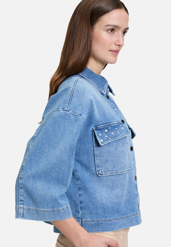 Jeansjacke mit Perlen / Detailbild