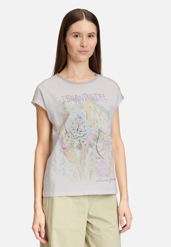 Rundhals-Shirt mit Placement / Modellfoto Vorderseite
