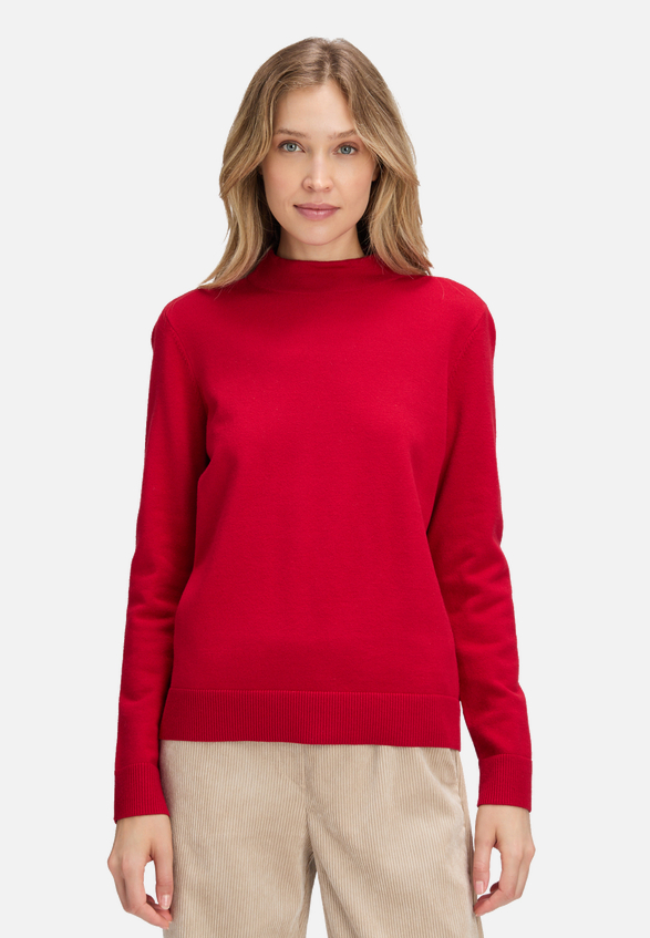 Basic-Strickpullover mit Stehkragen / Modellfoto Vorderseite