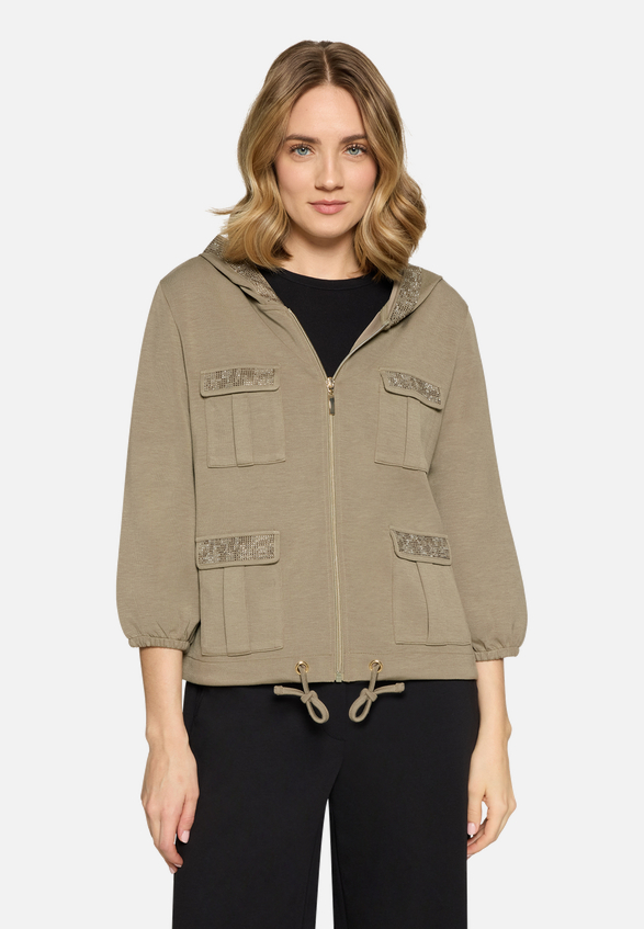 Shirtjacke mit Kapuze / Modellfoto Vorderseite