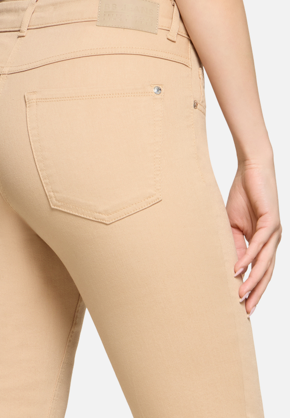 Casual-Hose mit aufgesetzten Taschen / Detailbild