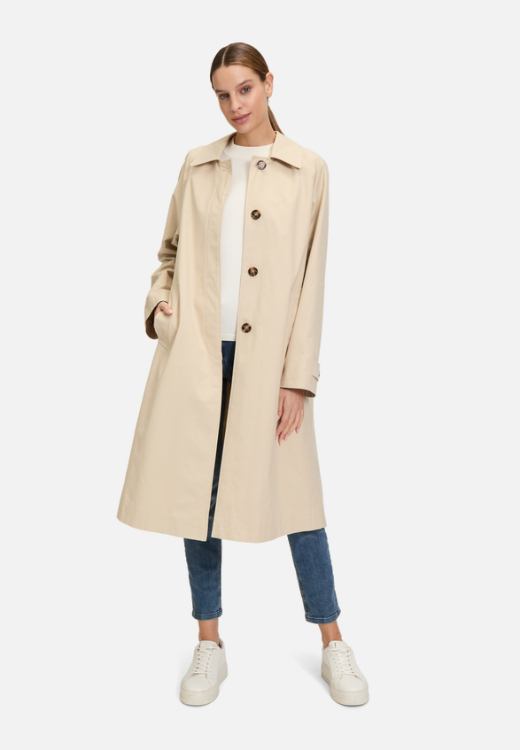 Übergangsmantel mit Kragen / Modellfoto Vorderseite (Outfit)
