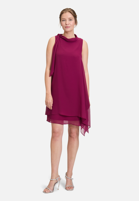 Cocktailkleid ohne Arm / Modellfoto Vorderseite (Outfit)