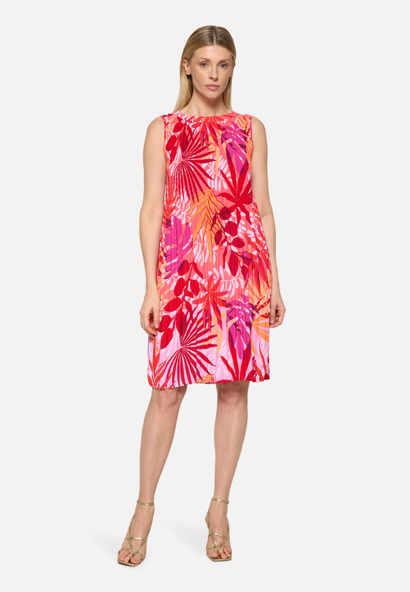 Plisseekleid ohne Arm / Modellfoto Vorderseite