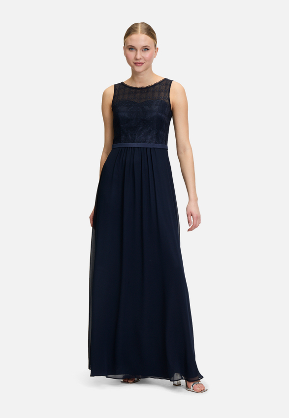 Abendkleid mit Spitze / Modellfoto Vorderseite