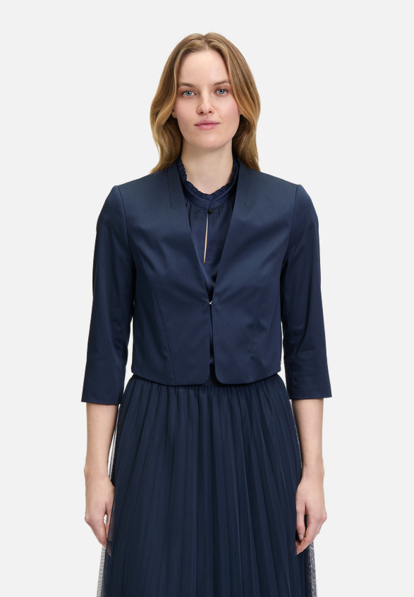 Bolero-Jacke unifarben / Modellfoto Vorderseite