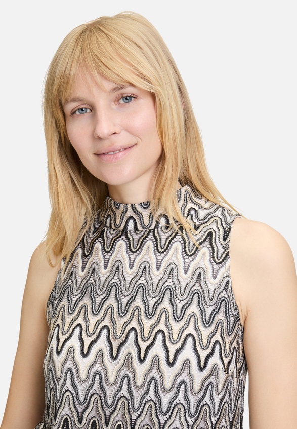 Crop-Top mit Stehkragen / Detailbild