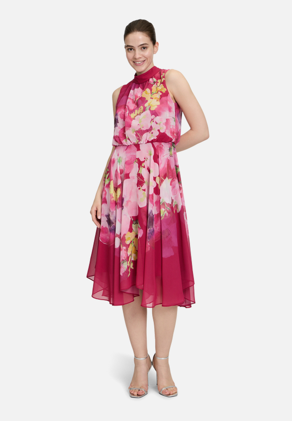 Chiffonkleid ohne Arm / Modellfoto Vorderseite